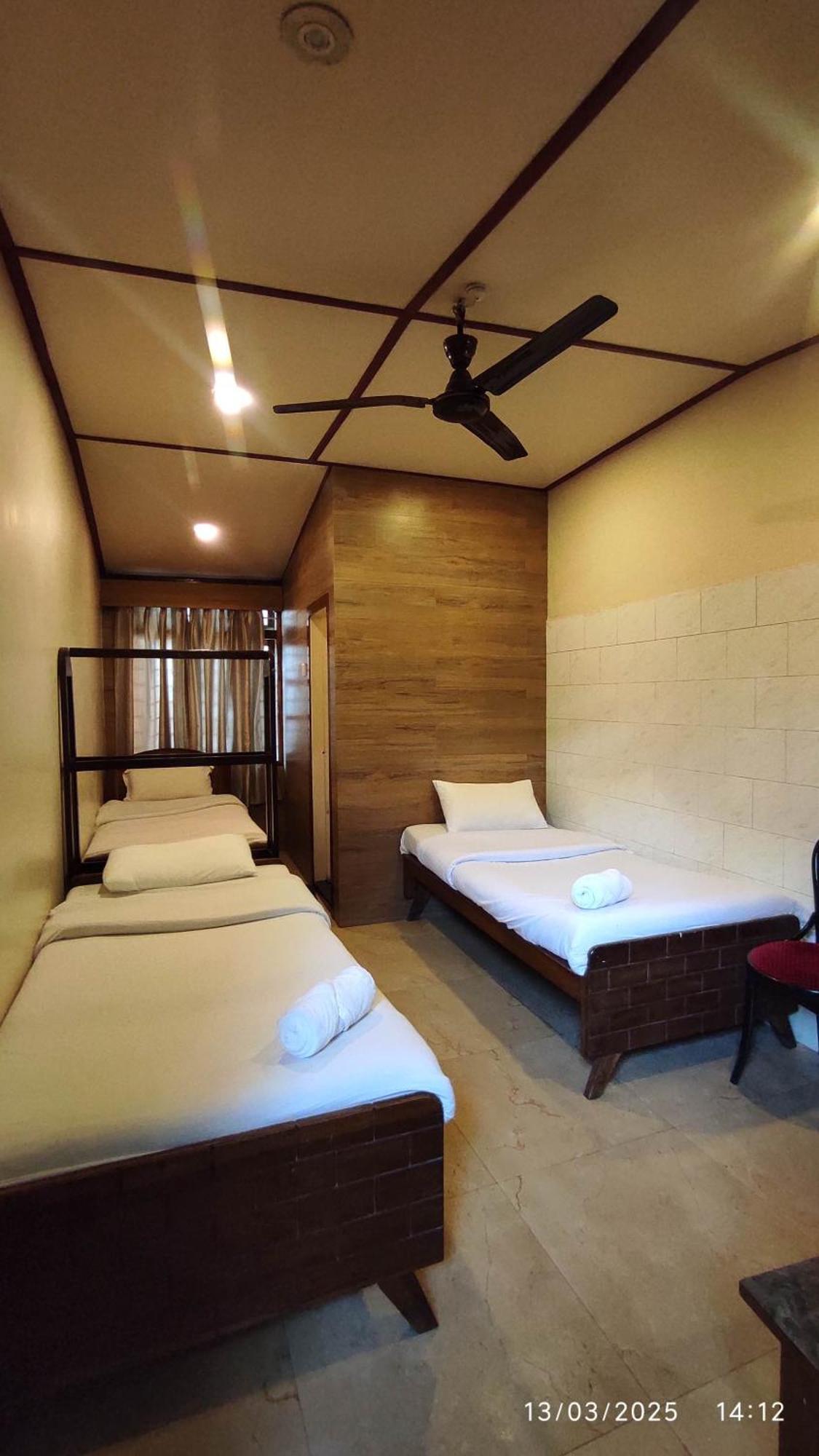 Baba Tourist Lodge Shillong Eksteriør bilde