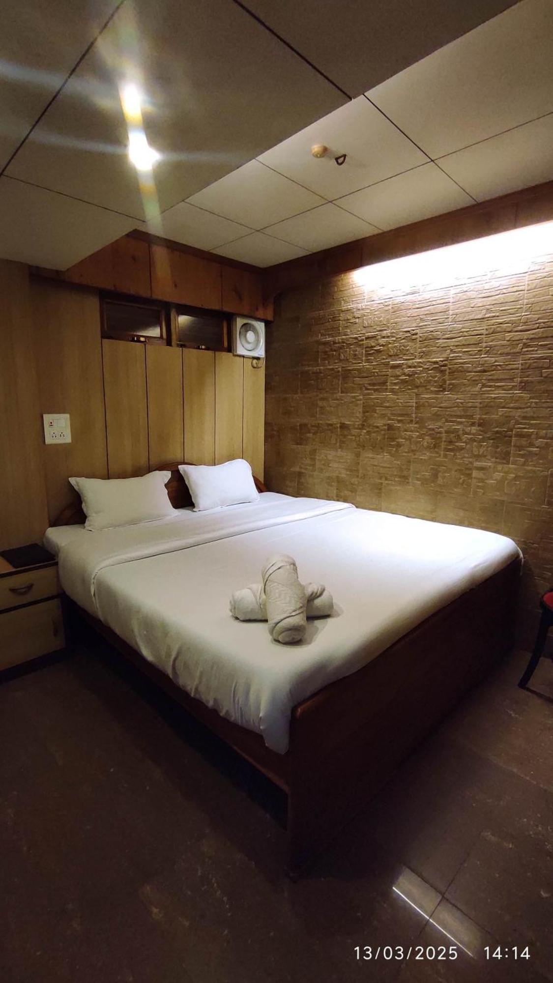 Baba Tourist Lodge Shillong Eksteriør bilde