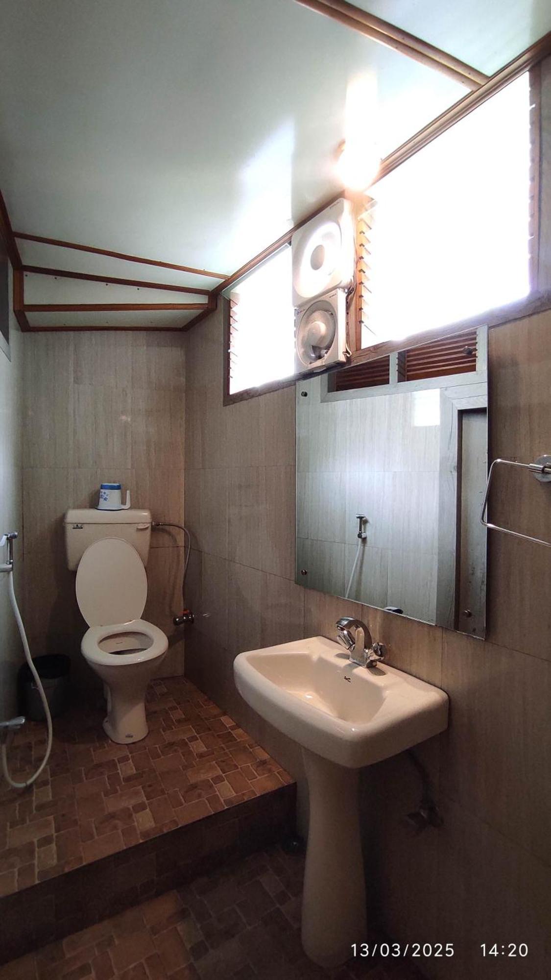 Baba Tourist Lodge Shillong Eksteriør bilde