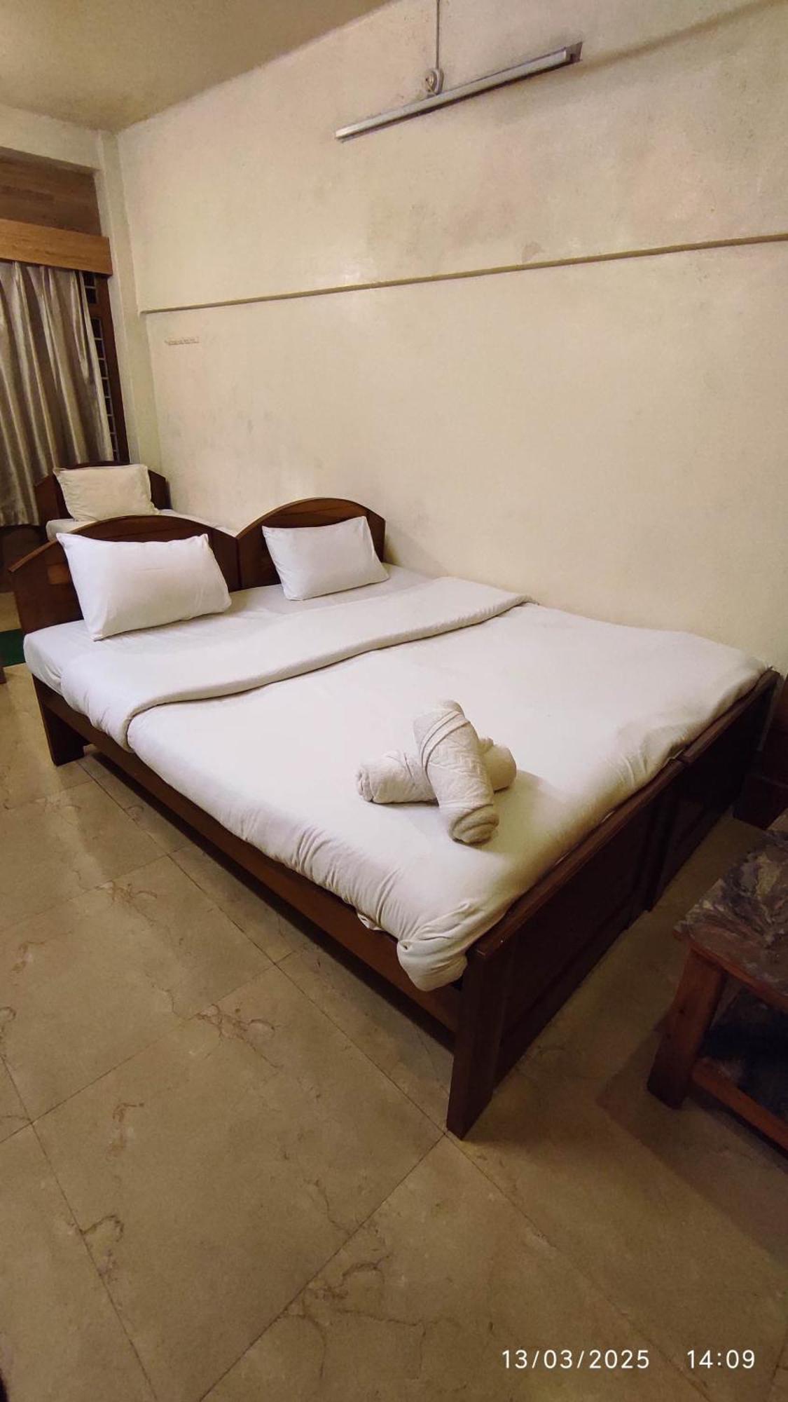 Baba Tourist Lodge Shillong Eksteriør bilde