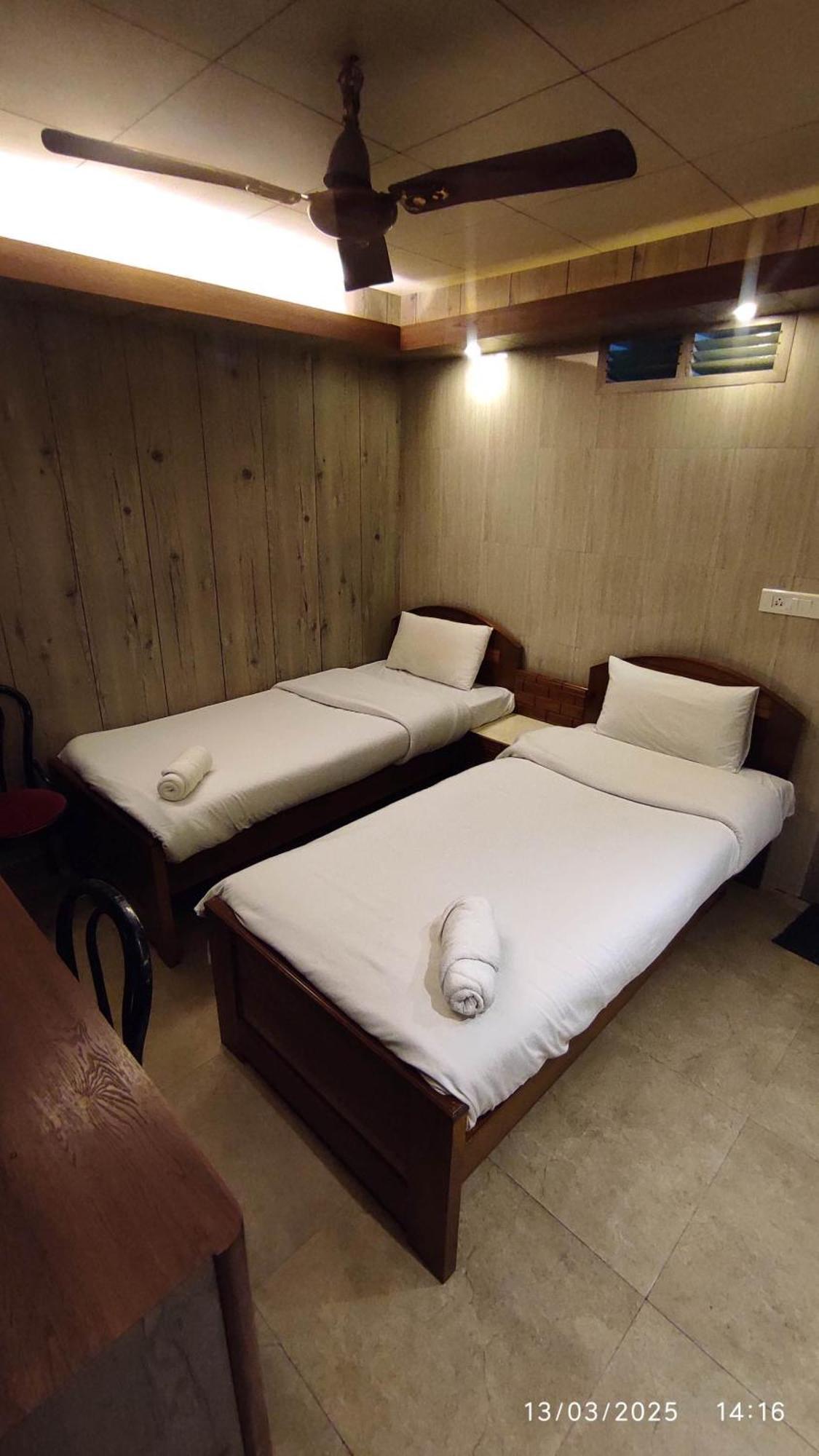Baba Tourist Lodge Shillong Eksteriør bilde