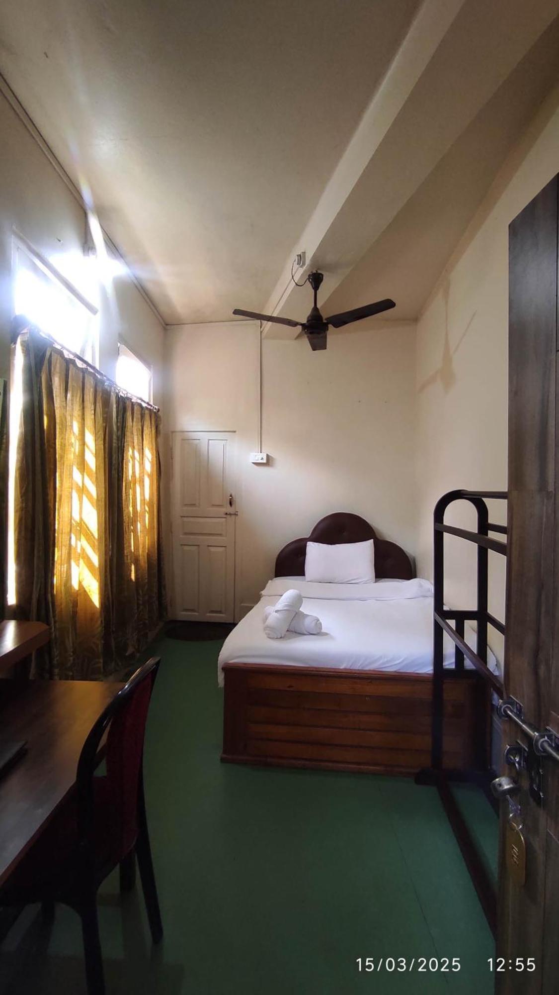 Baba Tourist Lodge Shillong Eksteriør bilde